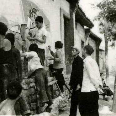 1966年5月，在河北省平山县东回舍封城大队劳动期间，画壁画：