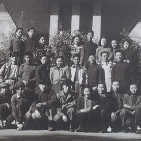 此组照片由李行健先生提供 , 一九四九年中央美院首届入学预科丙班全体师生