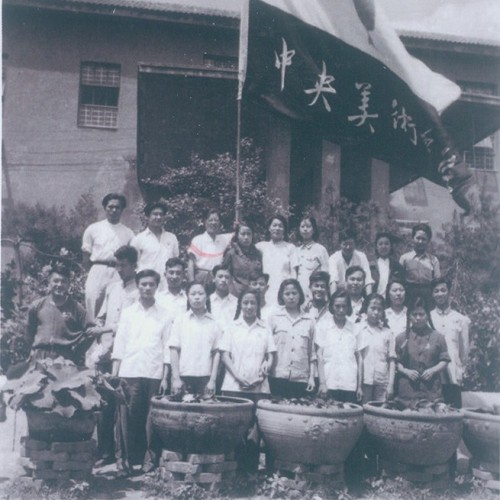 1951届校友梁德英捐赠照片——1951毕业生合影