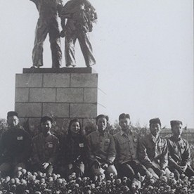 此组照片由李行健先生提供 ， 一九五一年夏在天津参加华北物资交流展览会