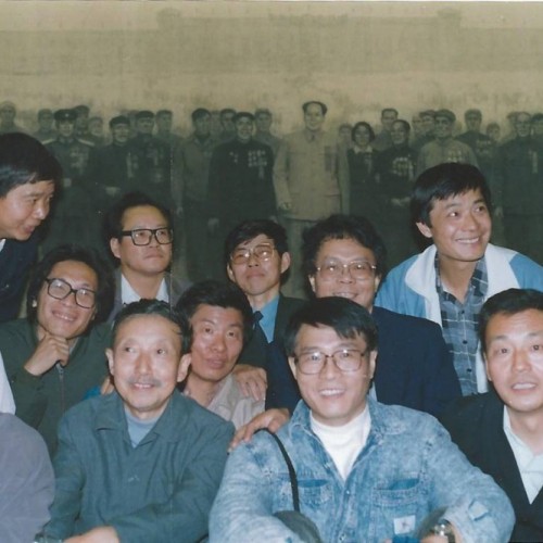 1993年附中40年校庆王文彬和69届校友合影